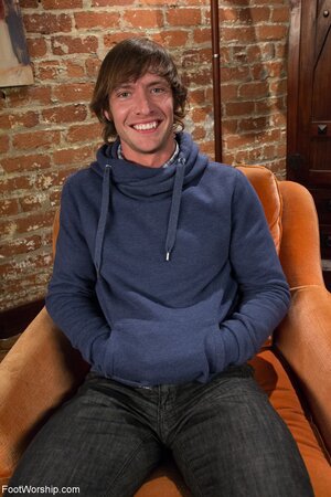 Two ladies with terrific feet doing the best to seduce you