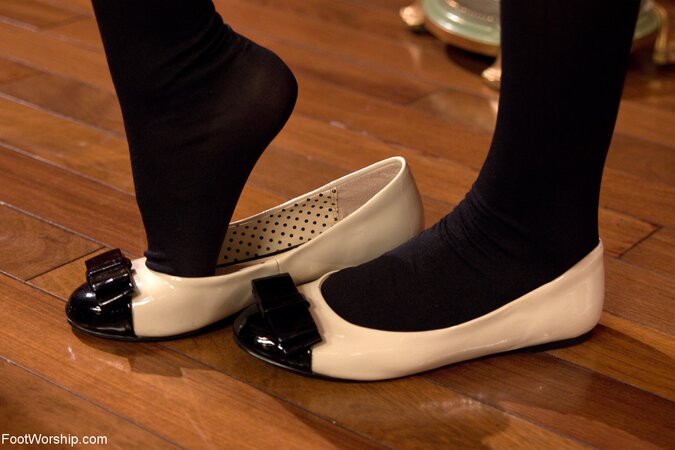 Ava Devine is going to enjoy toe worship at the dinner table