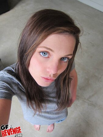 Kiera Winters showing her tattoos and fingering that pussy