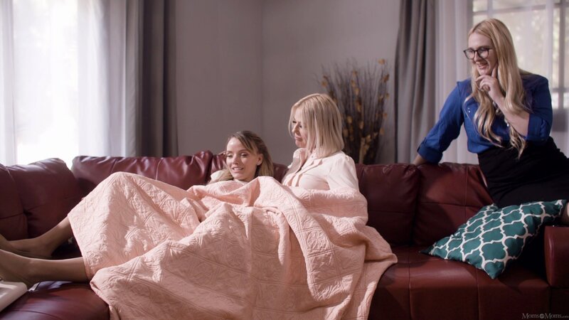 Foursome scene showing pussy rubbing and lots of fingering