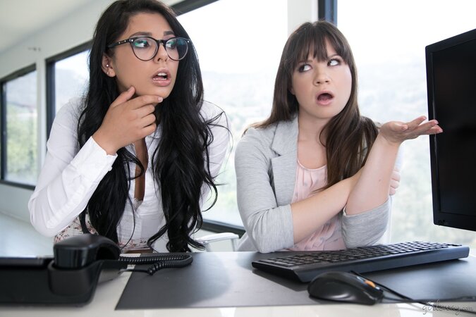 Two hot ladies are enjoying queer fucking at the office