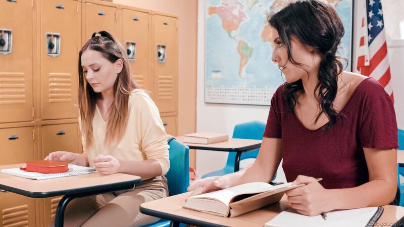 Both ladies are happy to make out and reach hard orgasms