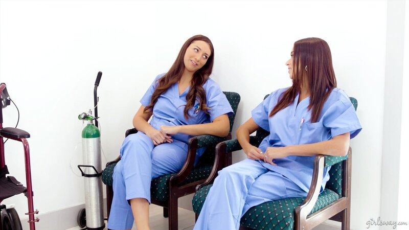 All girl fucking session with Jennifer White being pampered