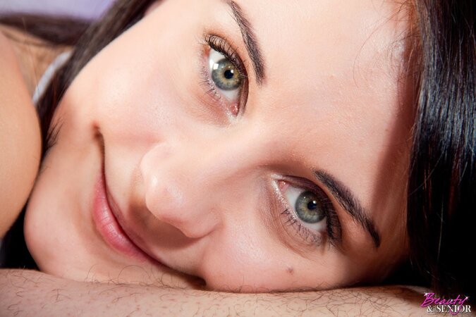 Brunette girl shows her skills when it comes to oral and such