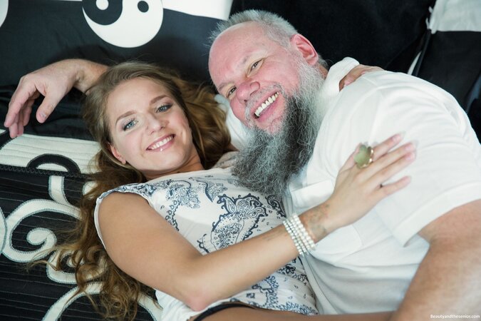 Seductive Sofi Goldfinger earns a facial for her trouble