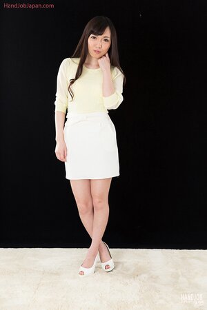 Chiemi Yada looks so cute as she shows how to handle hard dick