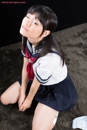 Tsukushi Mamiya goes on all fours and give a handjob as well