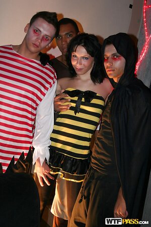 Halloween hoe shows perfect blend of sensuality and charm