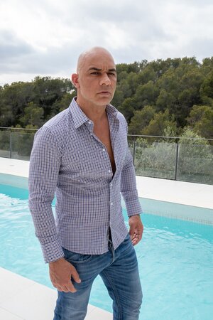 Tight teen in black stockings ready to set the world on fire