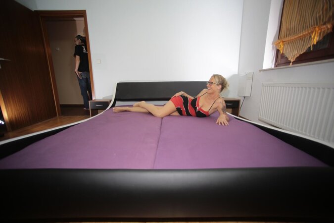 Blonde with natural breasts savoring a fucked up threesome