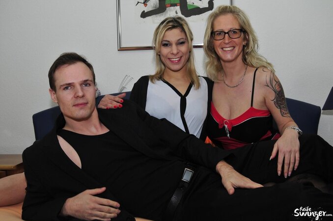 Mature German blondes seeking orgasms in a threesome FFM
