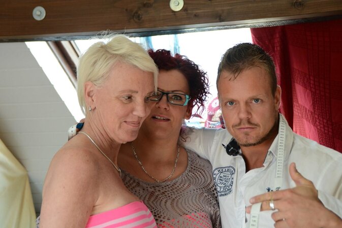 Hot pleasure session with a sweaty stud and several MILFs