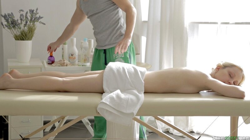 She impales her throat on a firm cock, she slobbers up a bunch