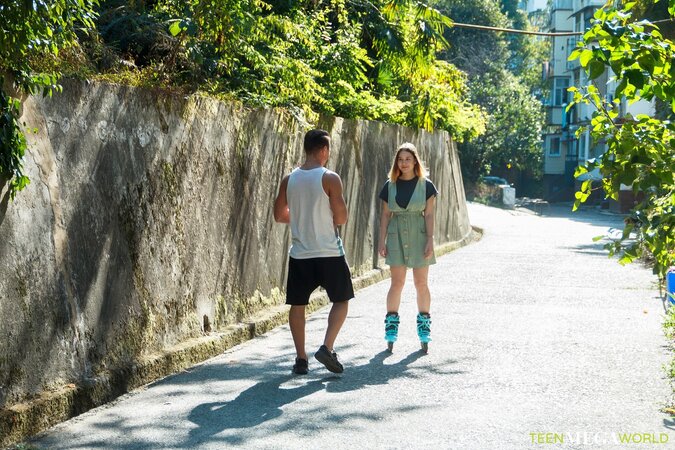 Teen Amalia Davis enjoys hardcore anal with Vincent Vega