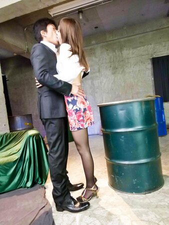 Riona Suzune's pussy is filled with cum