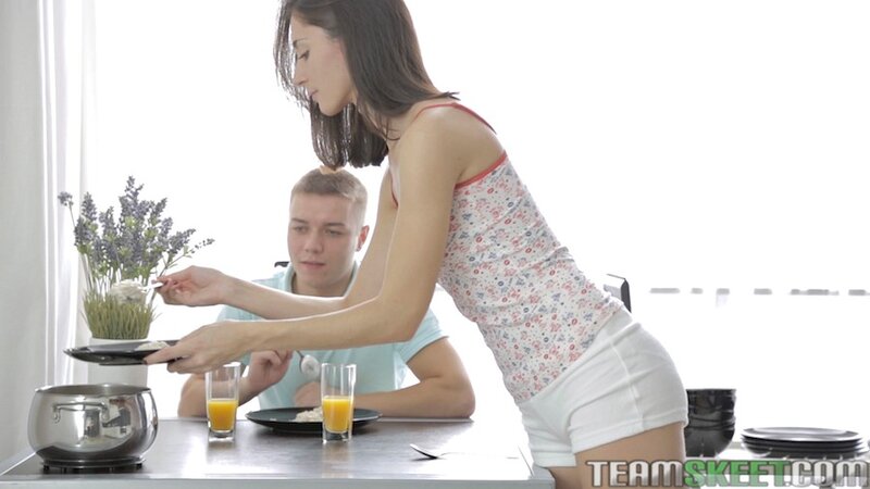 Classy teen Zarina gives her boyfriend a morning blowjob and anal