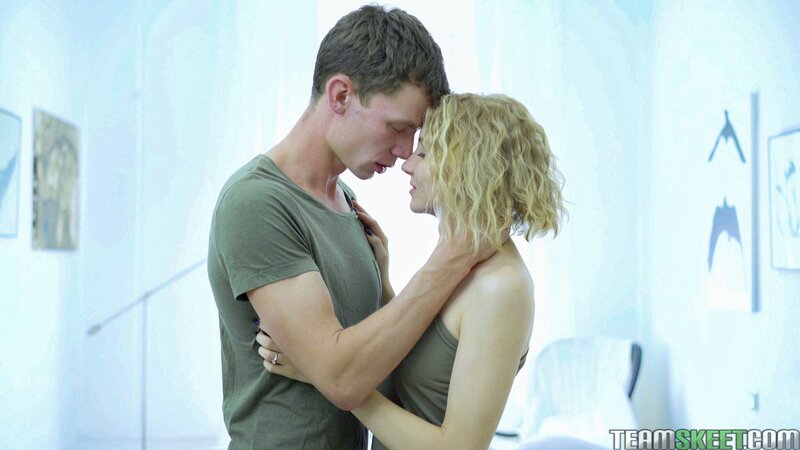 Lucy enjoys a sizzling bedroom bang after being fisted