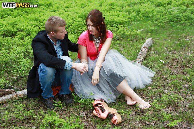 Mila Snow takes a cumshot in her mouth after an outdoor blowjob