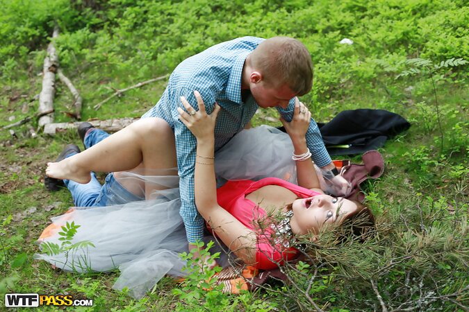 Mila Snow takes a cumshot in her mouth after an outdoor blowjob