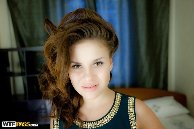 Emma Brown strips down for a sexy nude modeling session