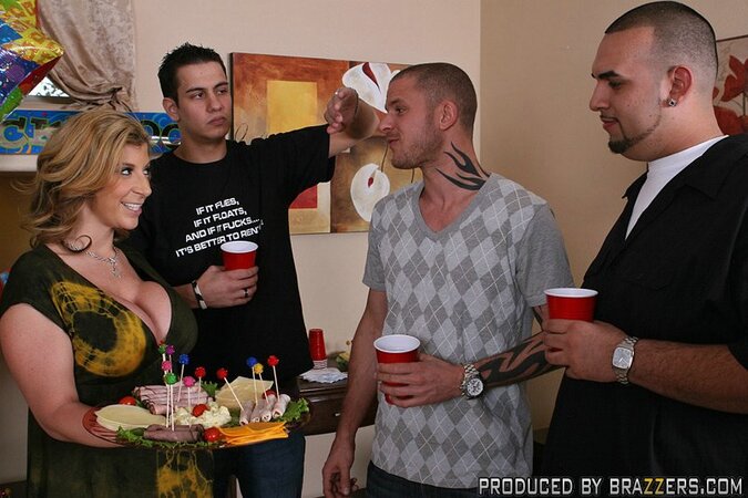 Hot MILF Sara Jay shows her shaved twat while fucking with Scott Nails