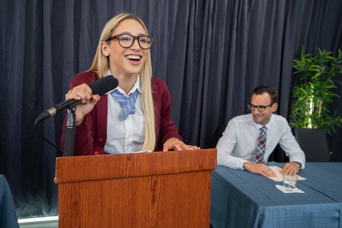 Abella Danger and Kit Mercer explore each other bodies