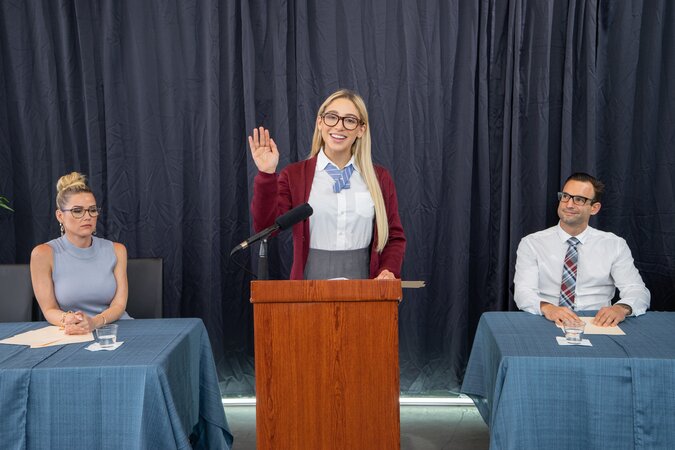 Abella Danger and Kit Mercer explore each other bodies