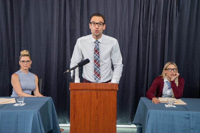 Abella Danger and Kit Mercer explore each other bodies