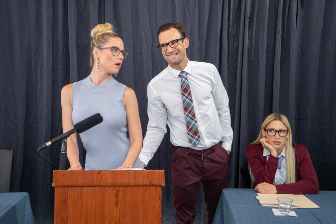 Abella Danger and Kit Mercer explore each other bodies