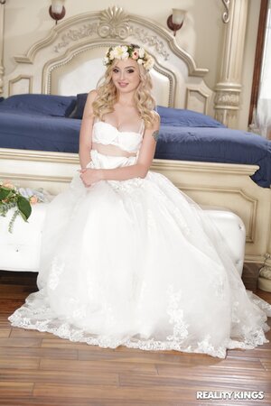 Lexi Lore and Kit Mercer get intimate with scissoring and pussy licking