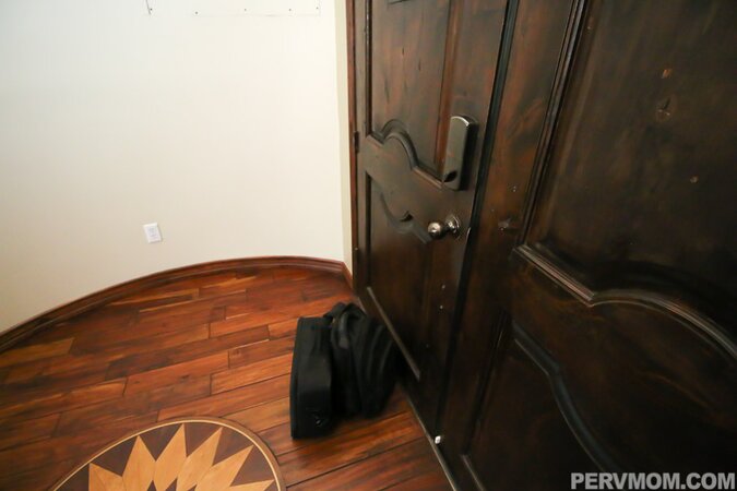 POV style porn with smoking hot mom Sovereign Syre