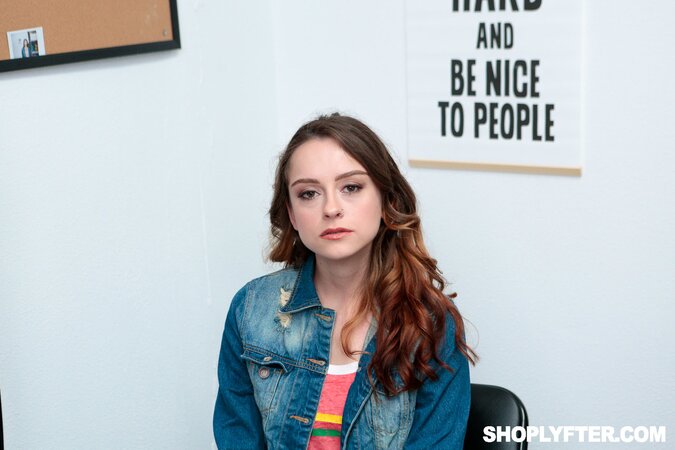 Justin Magnum pounds Lily Glee's skinny body