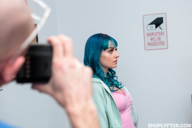 Wrex Oliver takes Jewelz Blu from behind