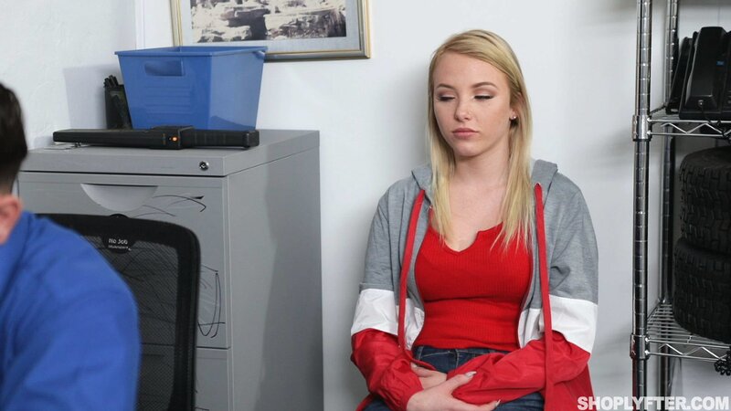 Peter Green pounds Dixie Lynn curvy body