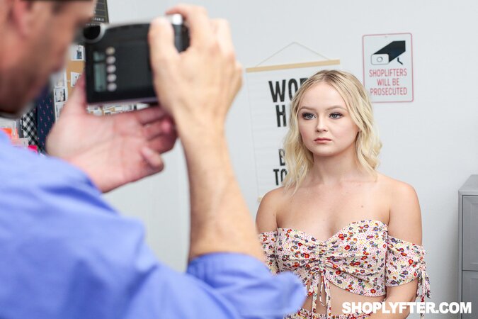 Ryan Mclane pounds Natalia Queen petite emo body