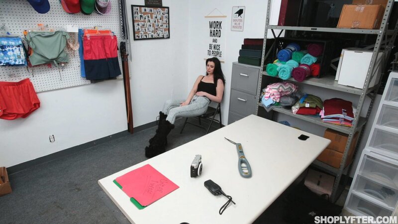 Tommy Gunn pounds Aliza Haze's tall asian body