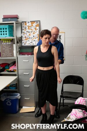 Olive Glass enjoys a rough sex with Wrex Oliver in the office