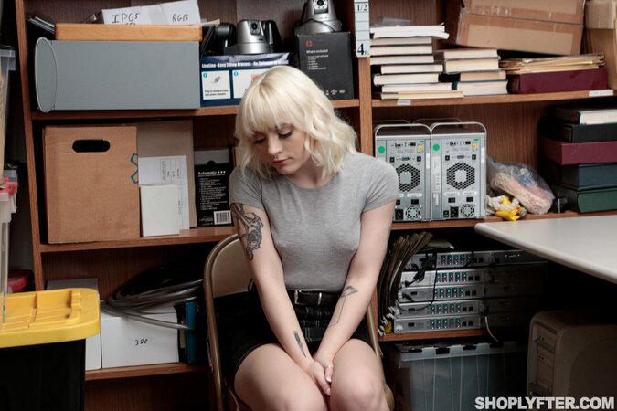 Naomi Nash teases Jack Vegas with a hot handjob