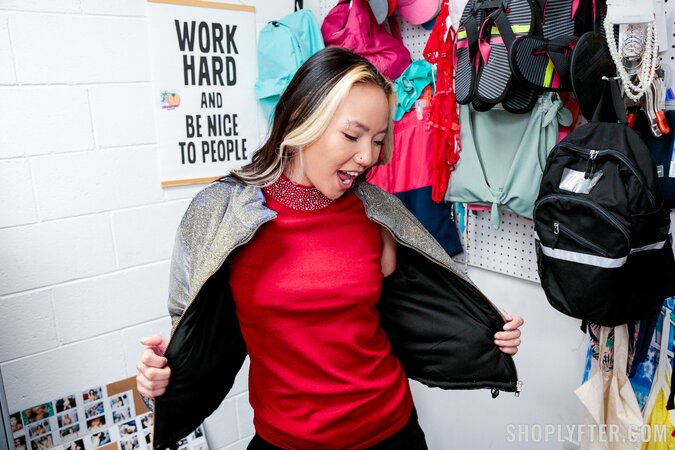 Oriental teen Asia Lee blows Giovanni Francesco cock