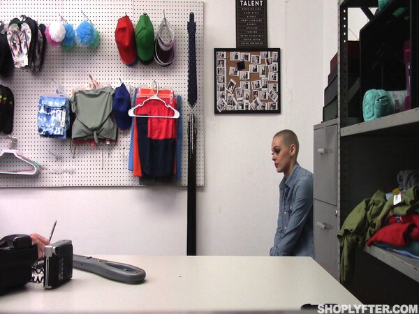 Paris Amour gets filmed and fucked by Justin Magnum for shoplifting