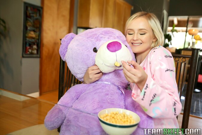 Asian teen Jade Kush and redhead Lacy Lennon get their holes banged hard