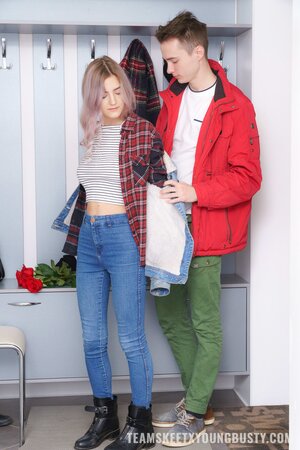 Russian teen Eva Elfie gets a pussy licking and a dicking from Adam Ocelot