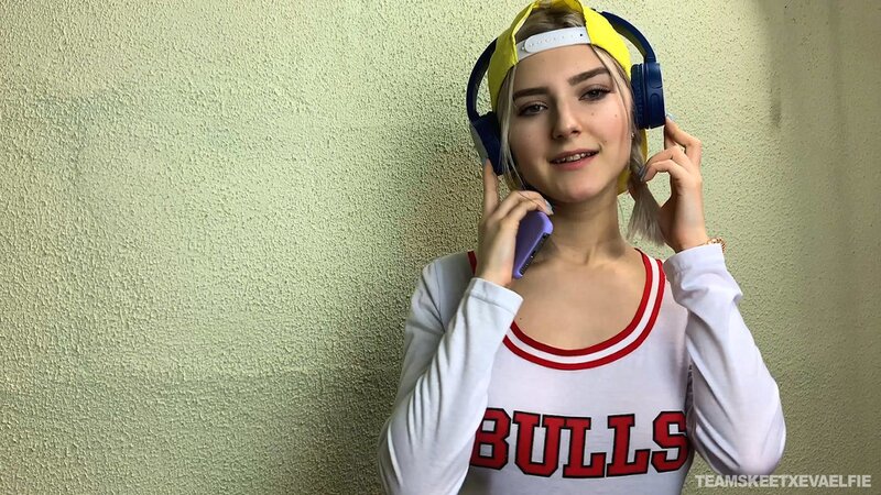 Eva Elfie licks a lollipop and a dick while exposing her big tits to Adam Ocelot