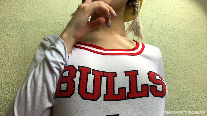 Eva Elfie licks a lollipop and a dick while exposing her big tits to Adam Ocelot