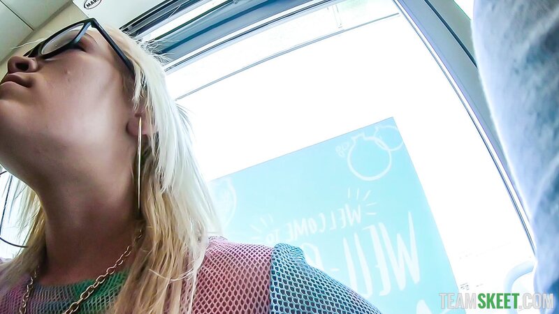 Katie Kush enjoys Zac Wild's big dick while doing splits