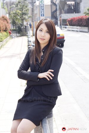 Japanese business lady decides to make some sexy photos for social networks