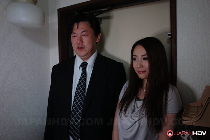 Asian beauty Akari Niiyama gets her shaved clam stuffed deeply