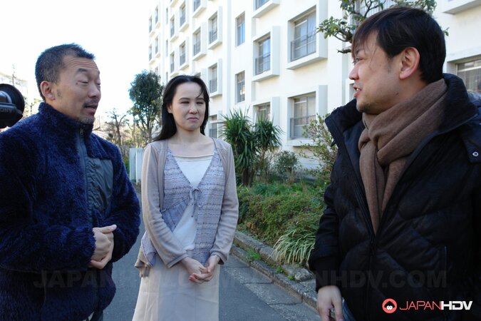 Japanese wife Junko Nishimura gets her twat toyed and penetrated