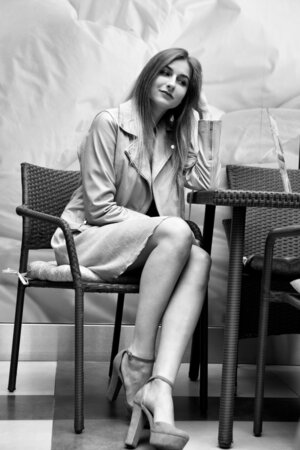 Slim girlfriend Amelia Gin shows off her tits and pussy while cooking