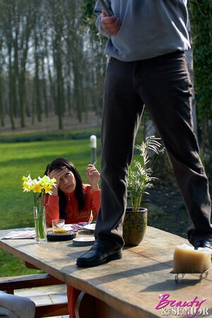 Young slut seduces an old man in the garden and gets him hard